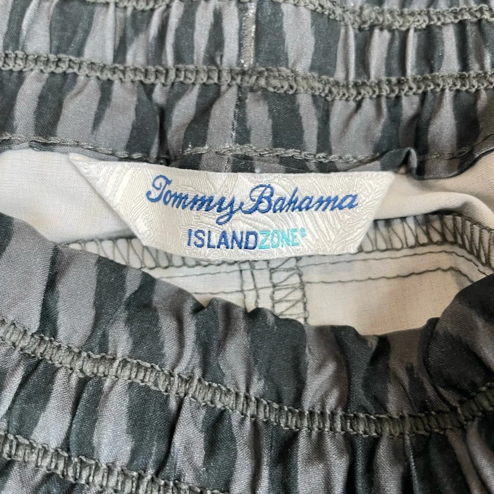 Tommy Bahama‎ IslandZone Men’s Small Gray Zebra Print Jogger Pants